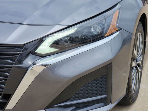 Used 2024 Nissan Altima 2.5 SV FWD image 13
