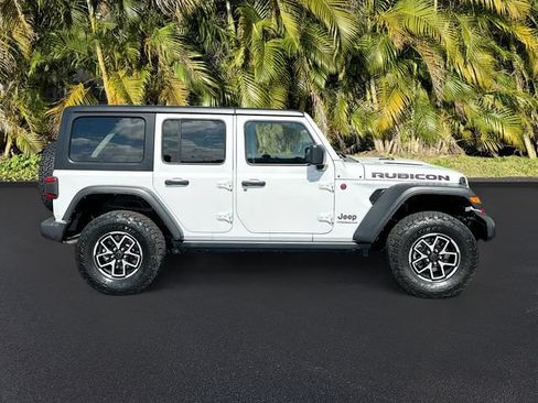 Used 2024 Jeep Wrangler Unlimited Rubicon AWD/4WD image 4