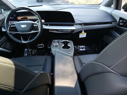 Used 2025 Cadillac Optiq Luxury 2 w/ LPO, Floor Liner Package image 17