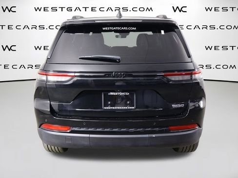Used 2025 Jeep Grand Cherokee Altitude RWD image 4