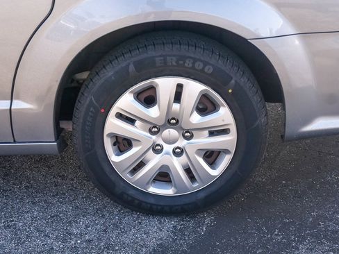 Used 2018 Dodge Grand Caravan SE w/ UConnect Hands-Free Group image 6