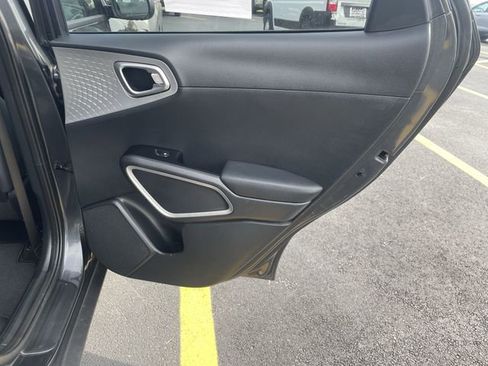 Used 2025 Kia Soul LX w/ LX Technology Package FWD image 35