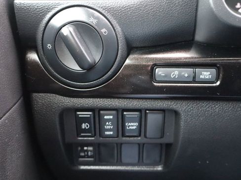 Used 2018 Nissan Titan SV w/ SV Convenience Package image 29