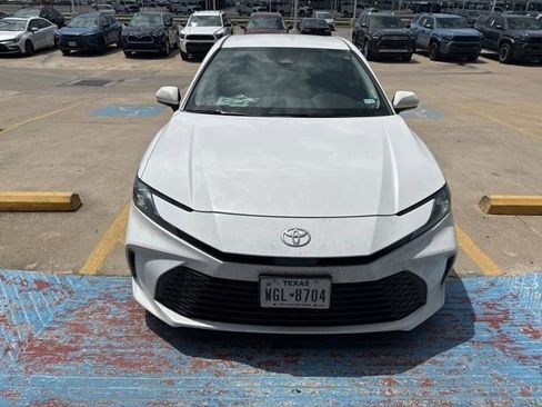 Used 2025 Toyota Camry LE w/ Convenience Package FWD image 2