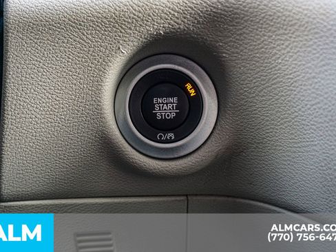 Used 2024 Chrysler Pacifica Touring-L image 33