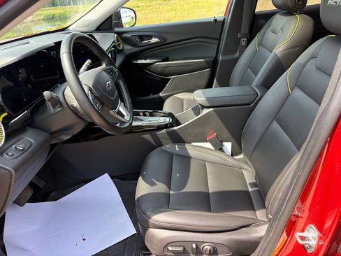 Used 2024 Chevrolet Trax ACTIV w/ Sunroof Package FWD image 15