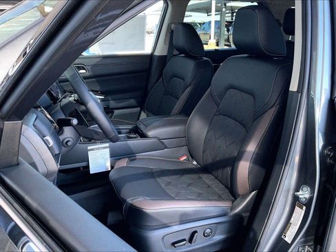New 2026 Nissan Pathfinder Platinum image 9
