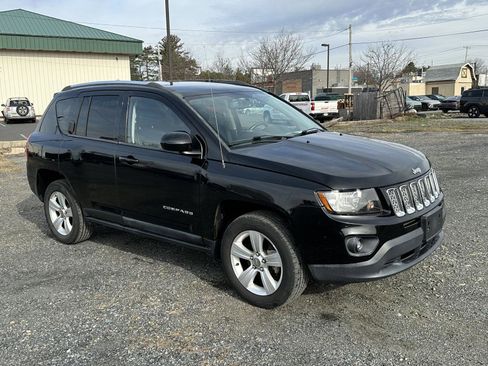 Used 2015 Jeep Compass Latitude image 2
