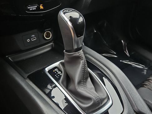 Certified 2019 Nissan Rogue S image 14