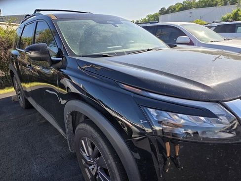 Used 2023 Nissan Pathfinder SV w/ SV Premium Package FWD image 4