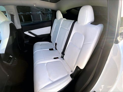 Used 2021 Tesla Model Y Long Range AWD/4WD image 24