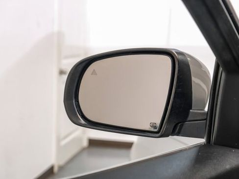 Used 2020 Jeep Cherokee Latitude Plus w/ Comfort/Convenience Group image 35