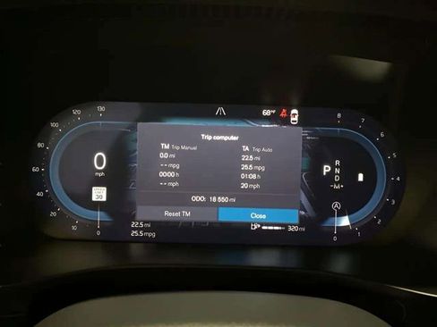 Used 2025 Volvo XC40 B5 Plus image 10