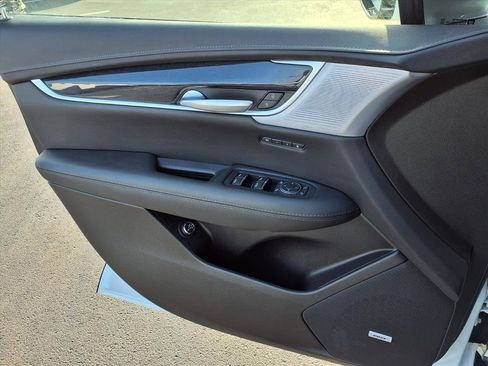 Used 2025 Cadillac XT5 Premium Luxury image 23