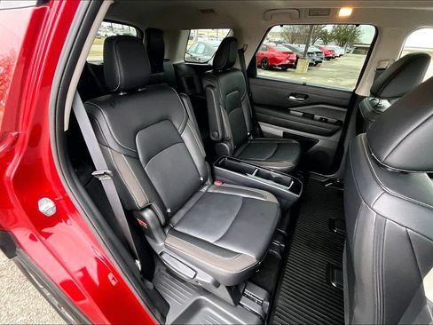 Used 2024 Nissan Pathfinder SL w/ SL Premium Package FWD image 37