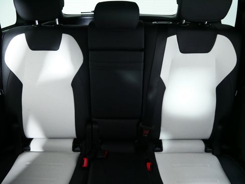 Used 2023 Mercedes-Benz GLB 250 4MATIC image 13