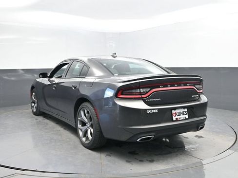 Used 2015 Dodge Charger SXT RWD image 9