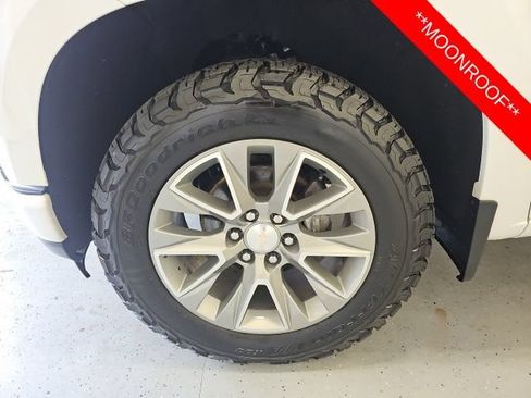 Used 2022 Chevrolet Silverado 1500 High Country w/ Z71 Off-Road Package AWD/4WD image 9