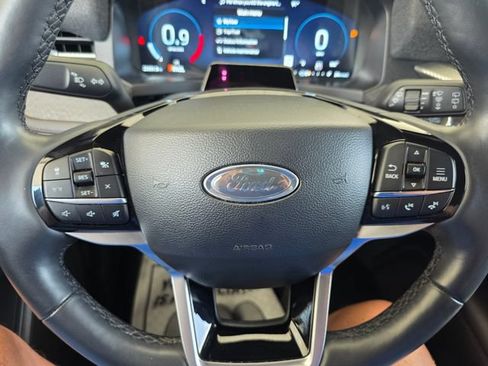 Certified 2025 Ford Explorer Platinum RWD image 21