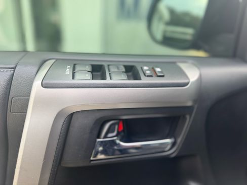 Used 2018 Toyota 4Runner SR5 Premium image 30