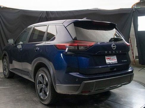 Used 2024 Nissan Rogue SV image 10