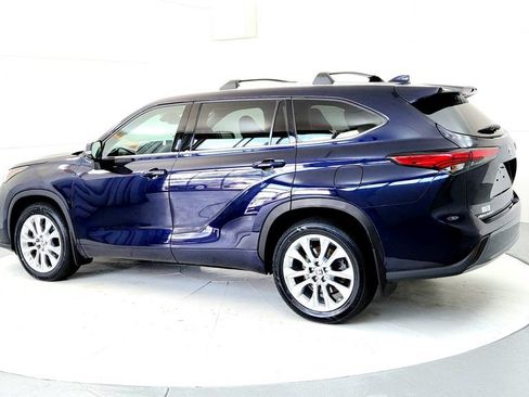 Used 2023 Toyota Highlander Limited AWD/4WD image 4