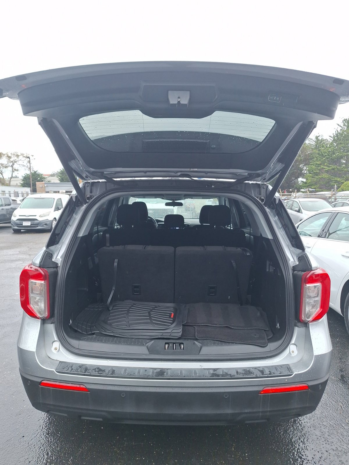 Used 2024 Ford Explorer XLT RWD image 10