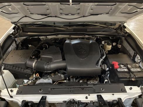 Used 2021 Toyota Tacoma SR5 w/ Technology Package image 14