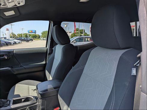 Used 2021 Toyota Tacoma TRD Off-Road AWD/4WD image 14