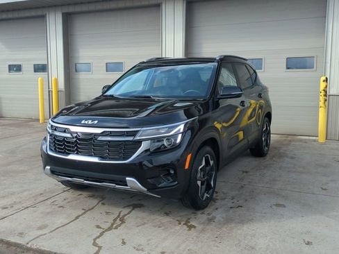 Certified 2025 Kia Seltos S image 1