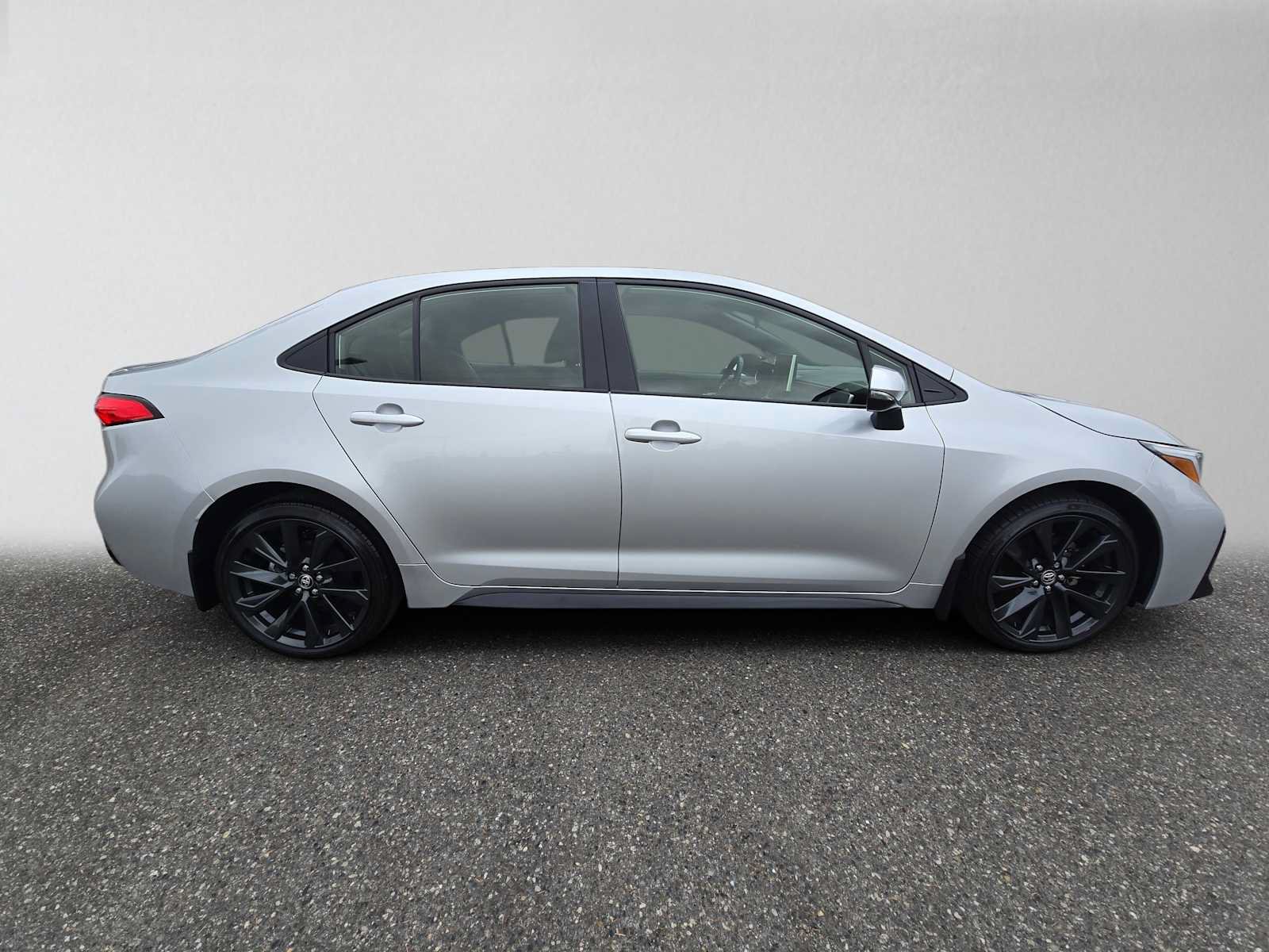 Certified 2026 Toyota Corolla SE w/ SE Package FWD image 2