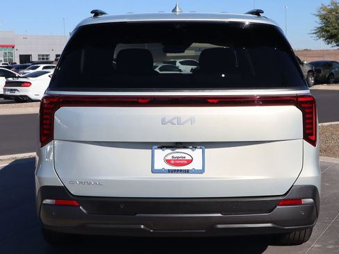Used 2025 Kia Carnival SX Prestige image 6