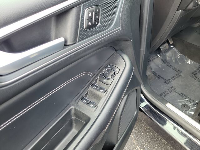 Used 2024 Ford Edge Titanium AWD/4WD image 17