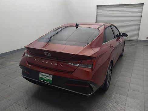 Used 2025 Hyundai Elantra SEL image 7