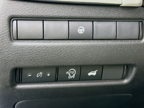 Used 2023 Nissan Rogue SL w/ SL Premium Package image 16