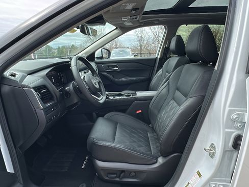 Certified 2024 Nissan Rogue Platinum w/ Platinum Premium Package image 11