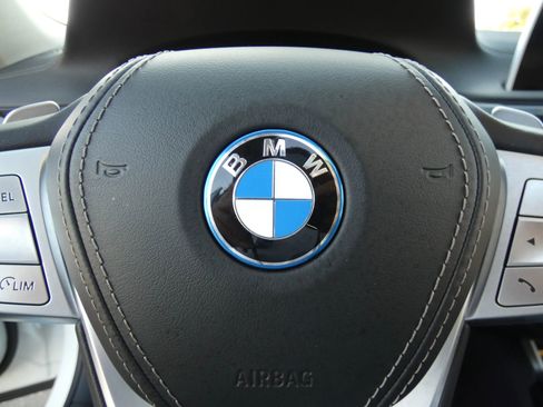 Used 2022 BMW 745e xDrive image 67