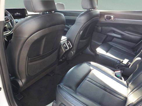 Certified 2022 Kia Sorento S image 9