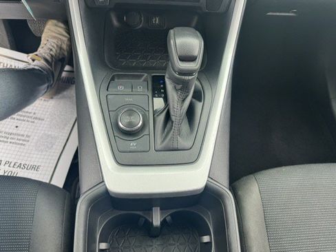 Used 2023 Toyota RAV4 LE AWD/4WD image 21