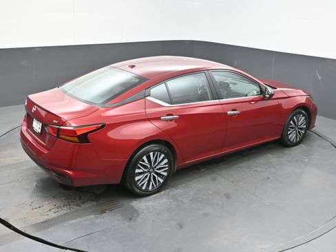 Used 2024 Nissan Altima 2.5 SV image 34