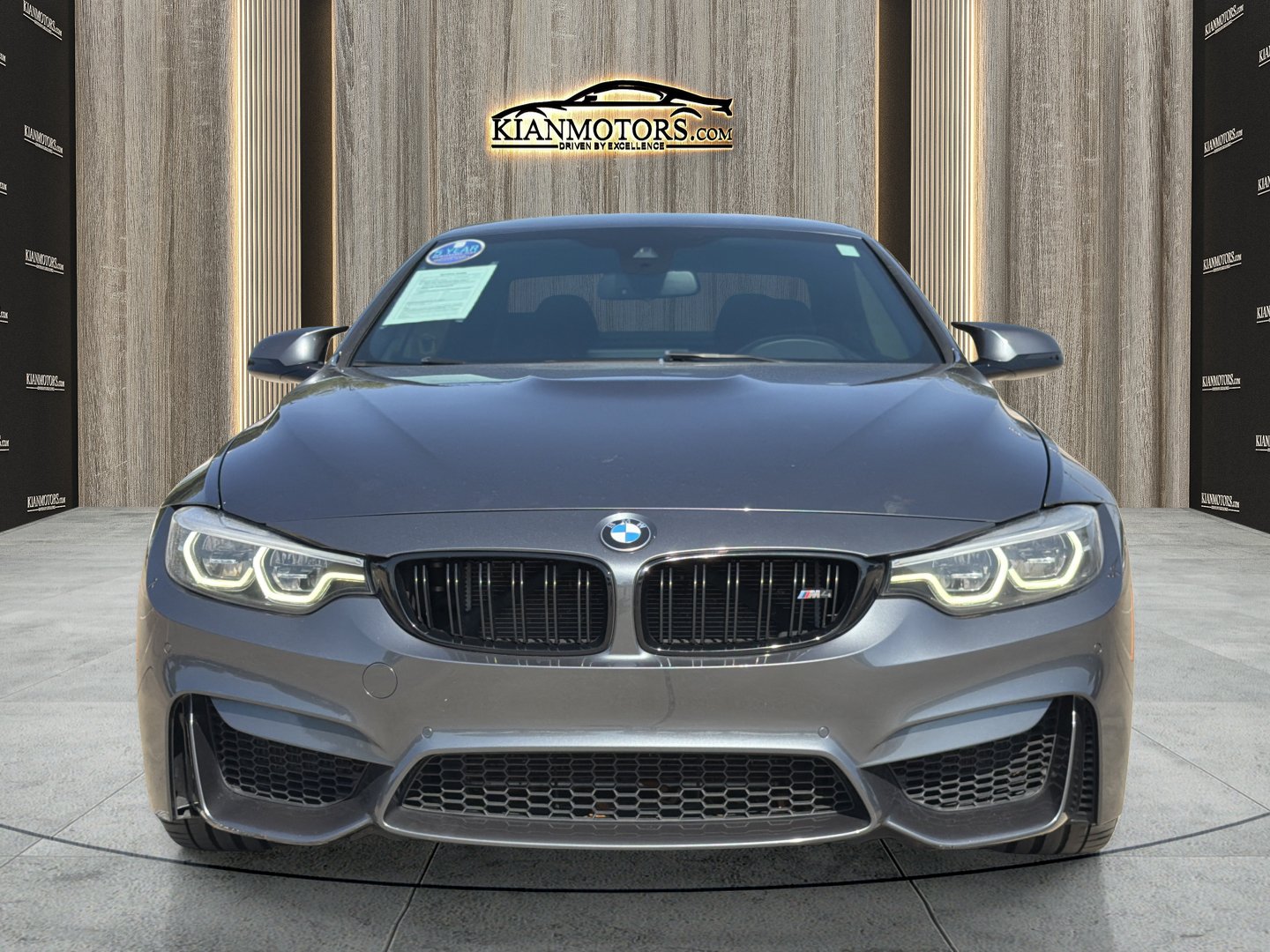Used 2018 BMW M4 Convertible RWD image 2