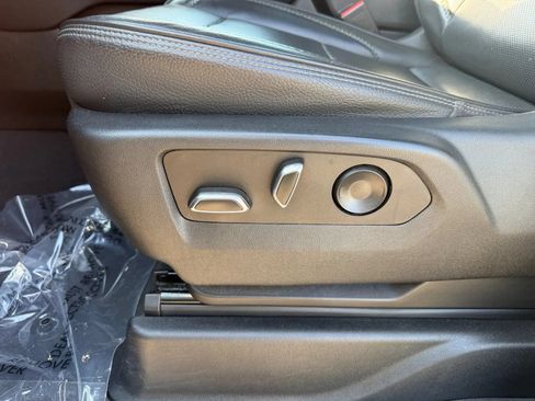 Used 2022 GMC Yukon XL Denali AWD/4WD image 17