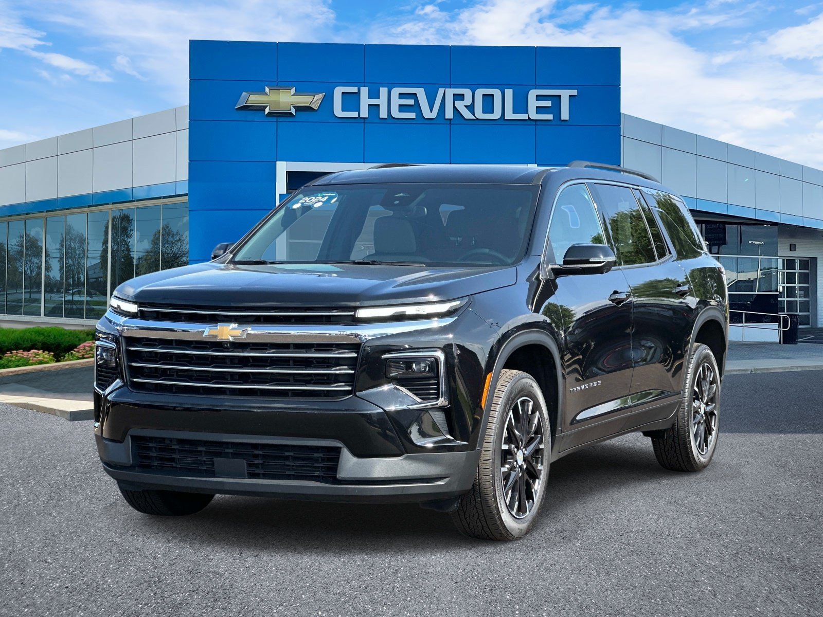 Certified 2024 Chevrolet Traverse LT w/ Trailering Package FWD image 6