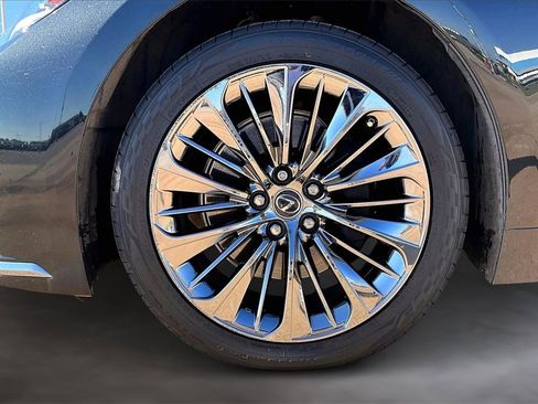 Used 2022 Lexus LS 500 image 8