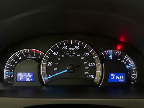 Used 2012 Toyota Camry SE FWD image 19