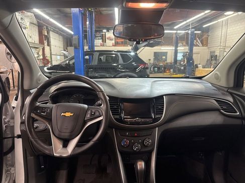 Used 2022 Chevrolet Trax LT w/ Premium Seat Package image 13