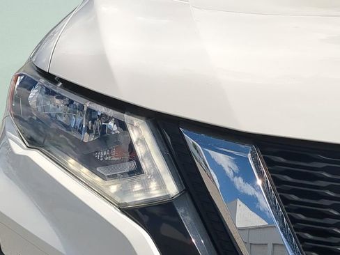 Certified 2020 Nissan Rogue SV image 9