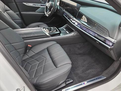 Certified 2025 BMW 760i xDrive AWD/4WD image 19