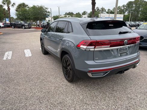 Certified 2025 Volkswagen Atlas Cross Sport SE w/ Panoramic Sunroof Package AWD/4WD image 8