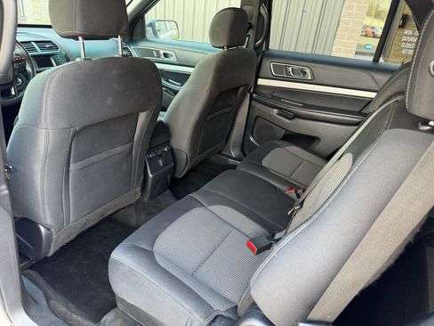 Used 2016 Ford Explorer XLT image 18